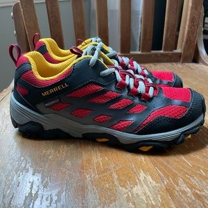 Merrell Moab FST Low Waterproof Shoes - kids size 3
